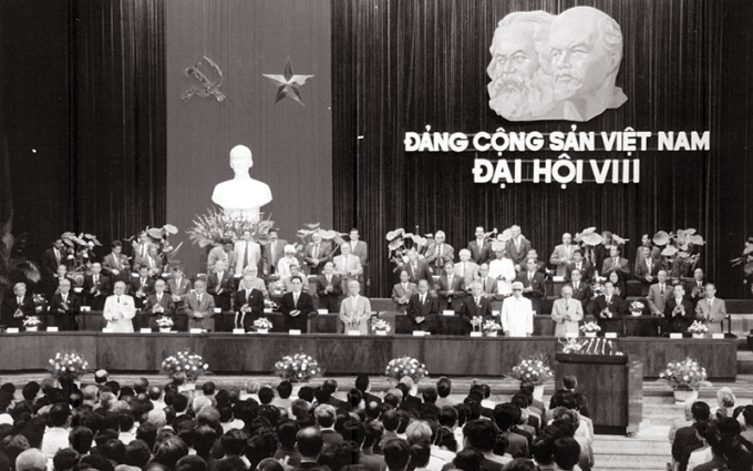 Ðại hội lần thứ VIII của Ðảng diễn ra từ ngày 28-6 đến 1-7-1996, tại Hội trường Ba Ðình, Hà Nội. Ảnh tư liệu