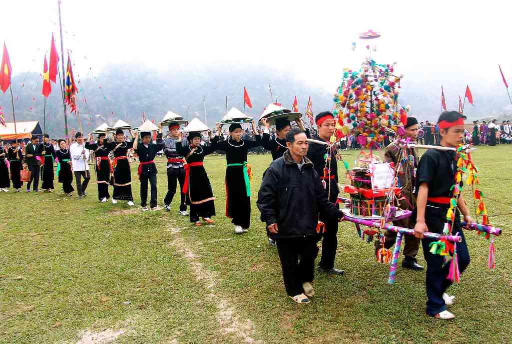 Lễ hội xuống đồng của dân tộc Tày, Dao