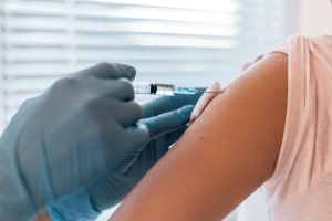 KHTN 8, tiêm vaccine phòng bệnh